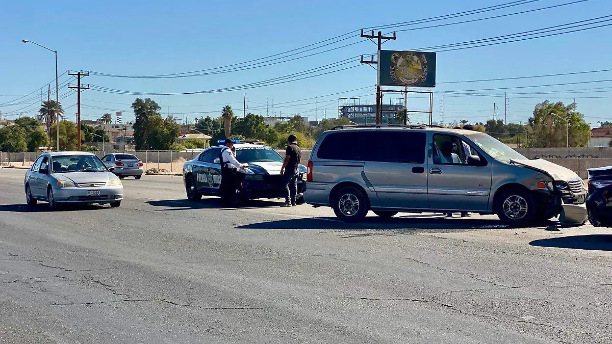 Accidentes indicó que la prevención de accidentes de tránsito es tarea de los conductores y de los peatones VF (1)